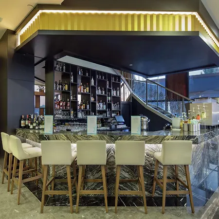 Ξενοδοχείο Hilton Garden 4*