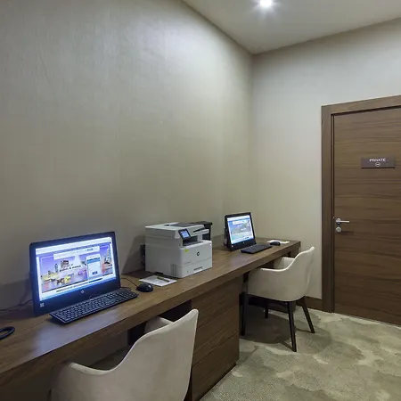 Hilton Garden 4*