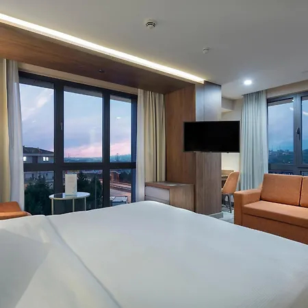 Hilton Garden Hotel 4*