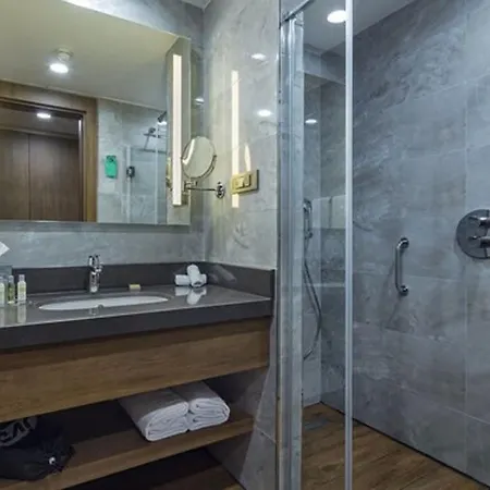 Hilton Garden Yalova 4*