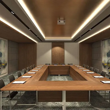 Hilton Garden מלון 4*
